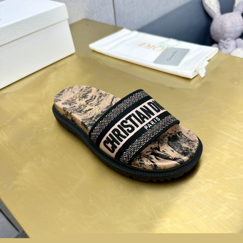 ch**an D*or slippers